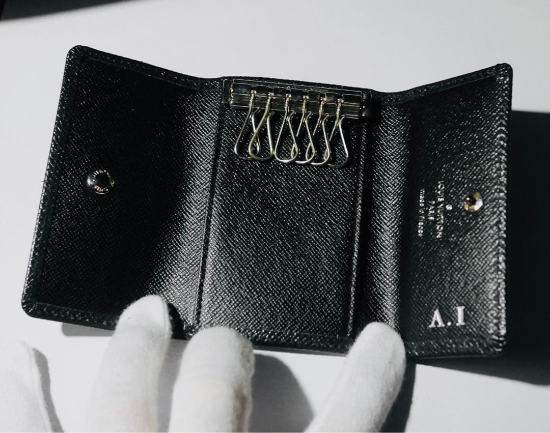 Louis Vuitton ブラック エピレザー キーケース
