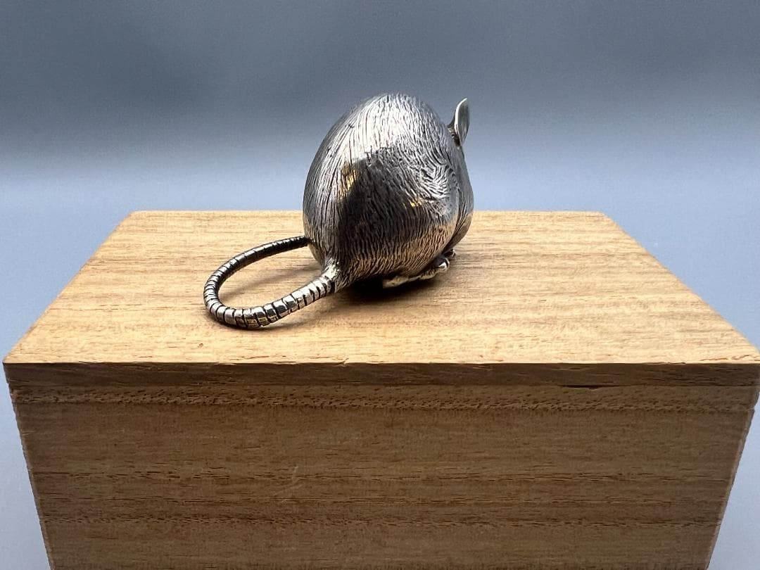 【海】明治金工　銀製　可愛い鼠　ネズミ　重量約97.5g　専用箱付