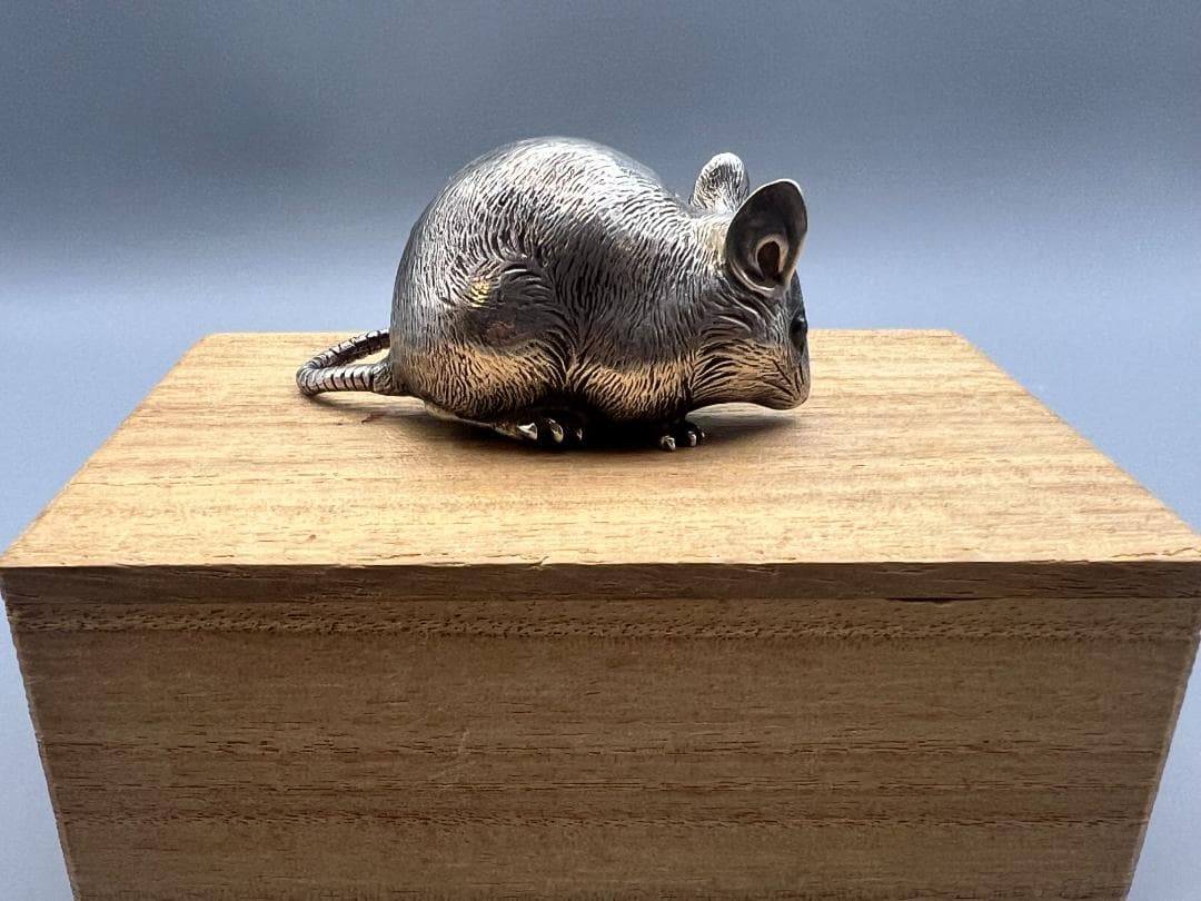 【海】明治金工　銀製　可愛い鼠　ネズミ　重量約97.5g　専用箱付