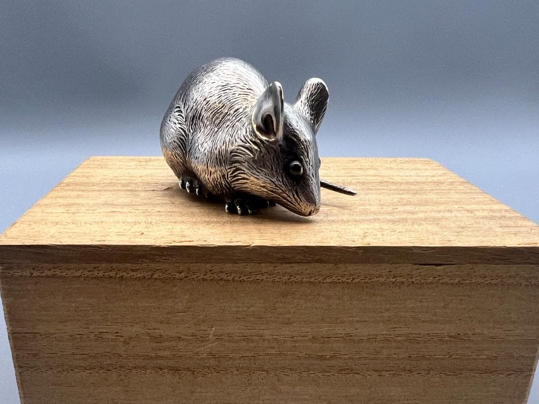 【海】明治金工　銀製　可愛い鼠　ネズミ　重量約97.5g　専用箱付