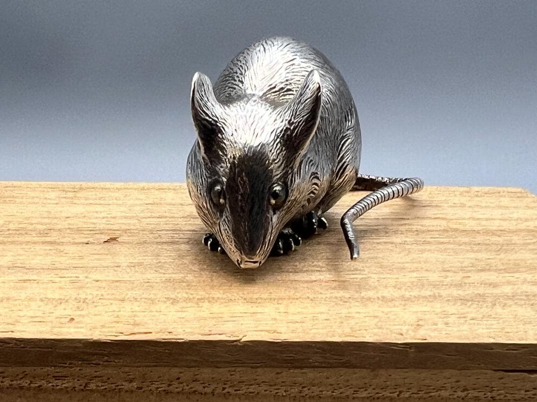 【海】明治金工　銀製　可愛い鼠　ネズミ　重量約97.5g　専用箱付