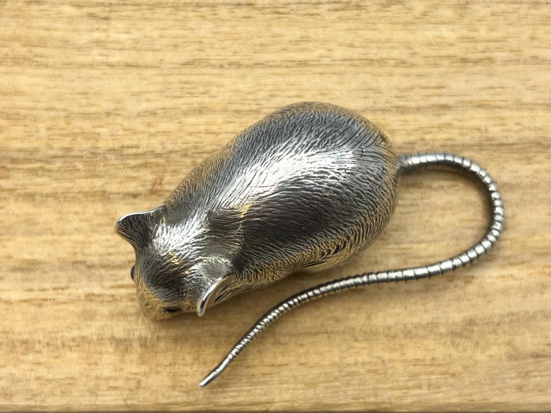 【海】明治金工　銀製　可愛い鼠　ネズミ　重量約97.5g　専用箱付