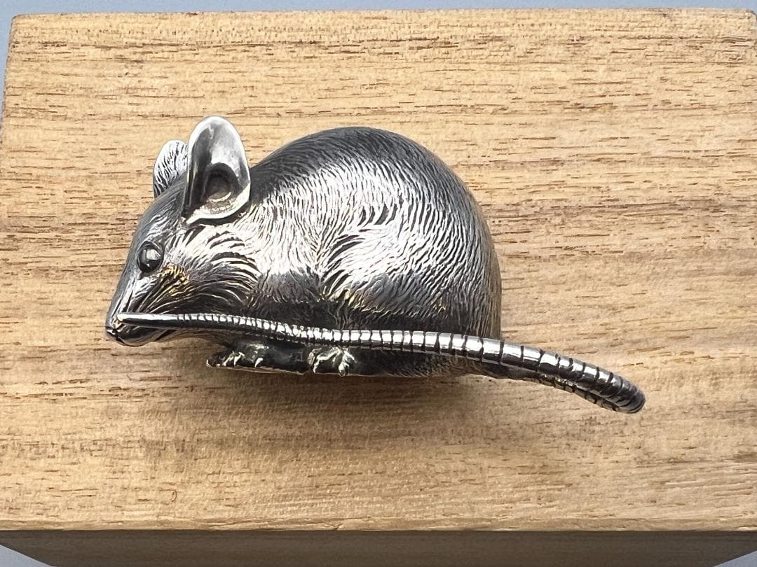 【海】明治金工　銀製　可愛い鼠　ネズミ　重量約97.5g　専用箱付