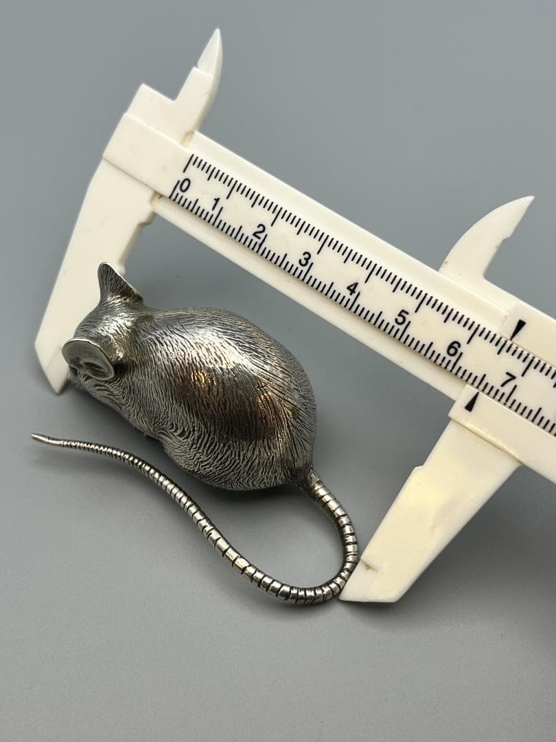 【海】明治金工　銀製　可愛い鼠　ネズミ　重量約97.5g　専用箱付