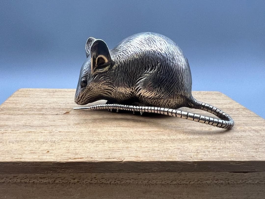 【海】明治金工　銀製　可愛い鼠　ネズミ　重量約97.5g　専用箱付