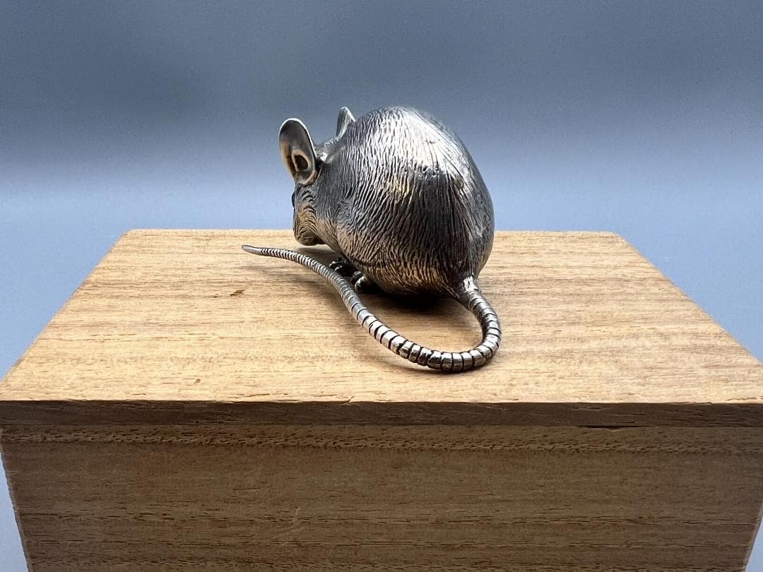 【海】明治金工　銀製　可愛い鼠　ネズミ　重量約97.5g　専用箱付
