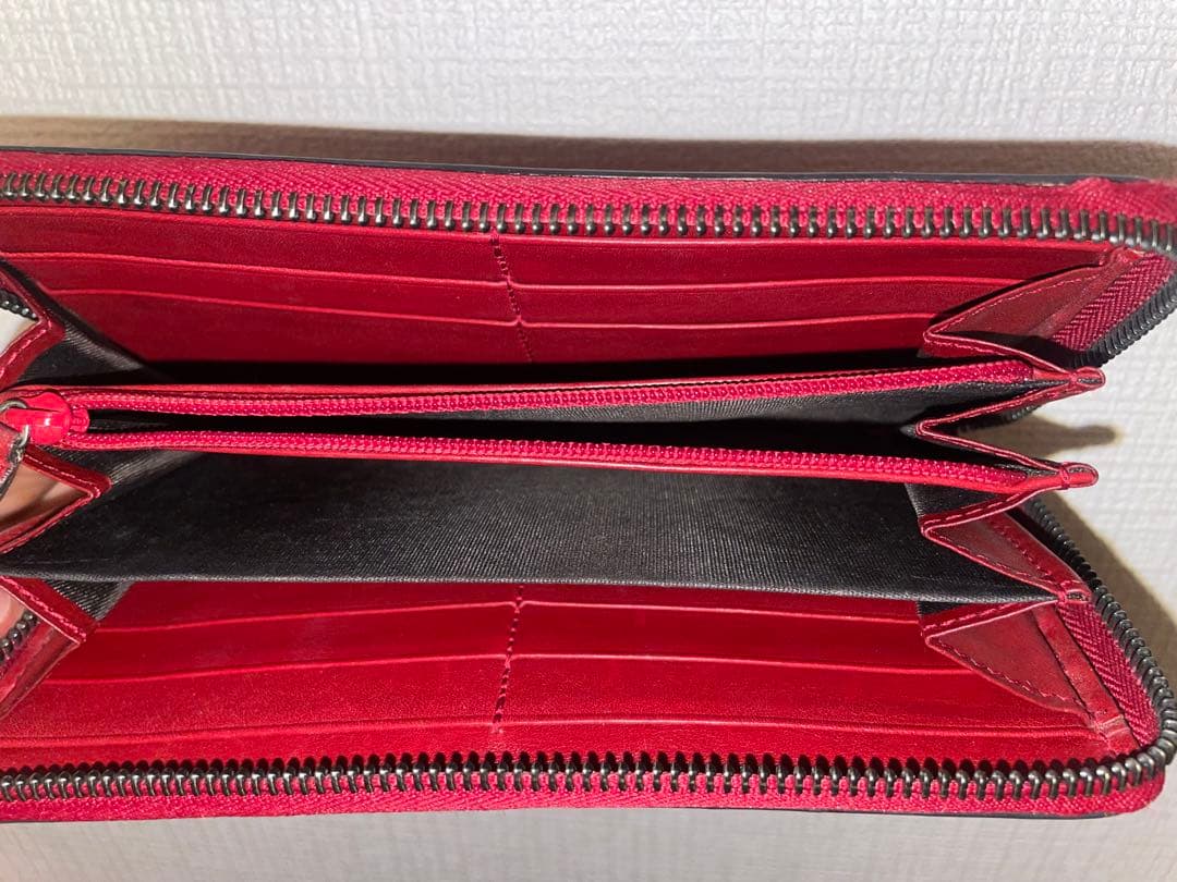 Gucci エンボス　財布赤