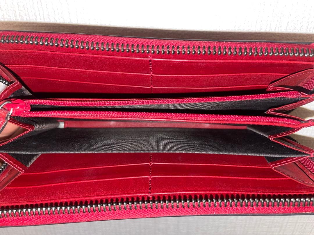 Gucci エンボス　財布赤