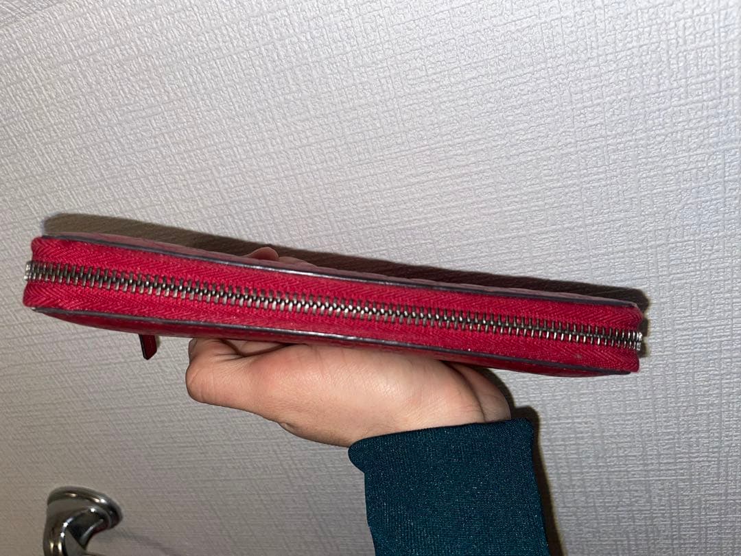 Gucci エンボス　財布赤