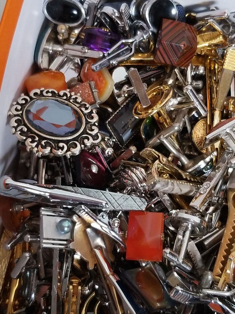 タイピン カフス 片方カフス含む ゴールドシルバーカラー バッジ まとめ約3kg