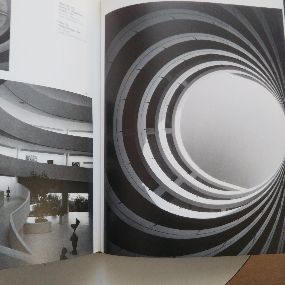 ア コンストラクティド ヴュー : ハードカバー