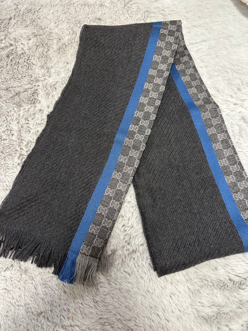 GUCCI グレー 青 マフラー