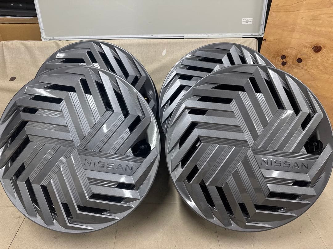 日産　E13 ノート　純正ホイール