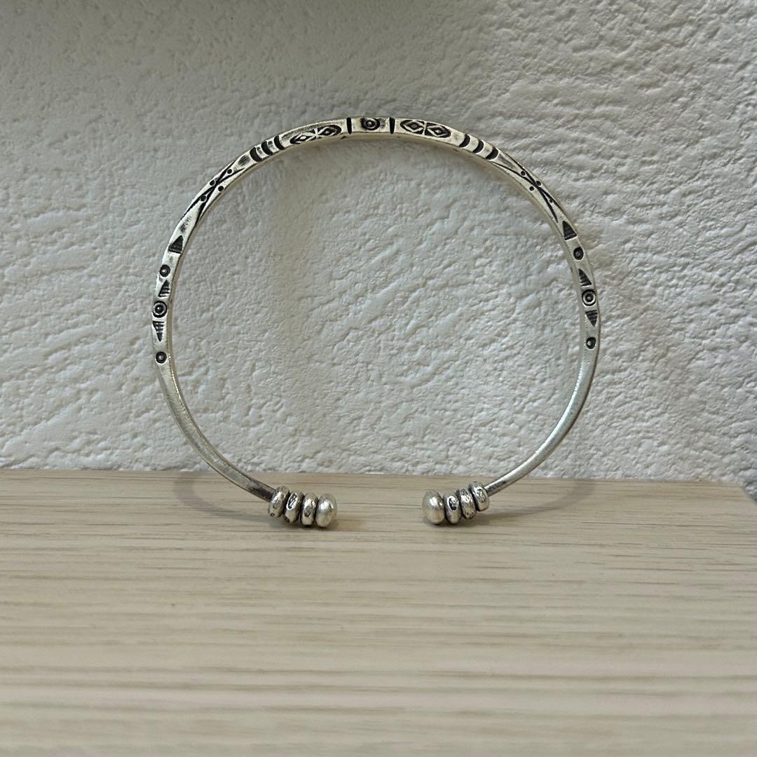 カレンシルバー 彫刻バングル ビーズデザイン 細身 ハンドメイド　ユニセックス