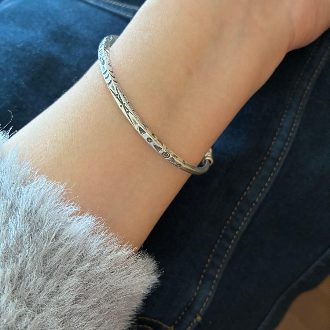 カレンシルバー 彫刻バングル ビーズデザイン 細身 ハンドメイド　ユニセックス