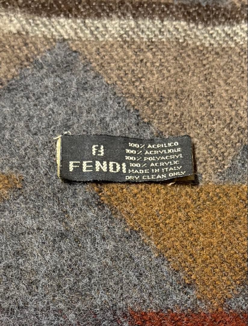 美品☆FENDIフェンディ☆幾何学デザインマフラー☆ユニセックス