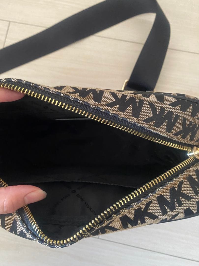 し*ー様 Michael Kors ショルダーバッグ ベージュ/ブラック