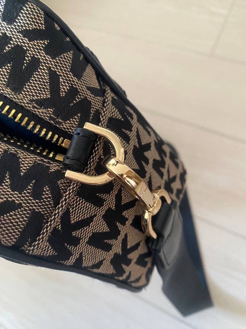 し*ー様 Michael Kors ショルダーバッグ ベージュ/ブラック