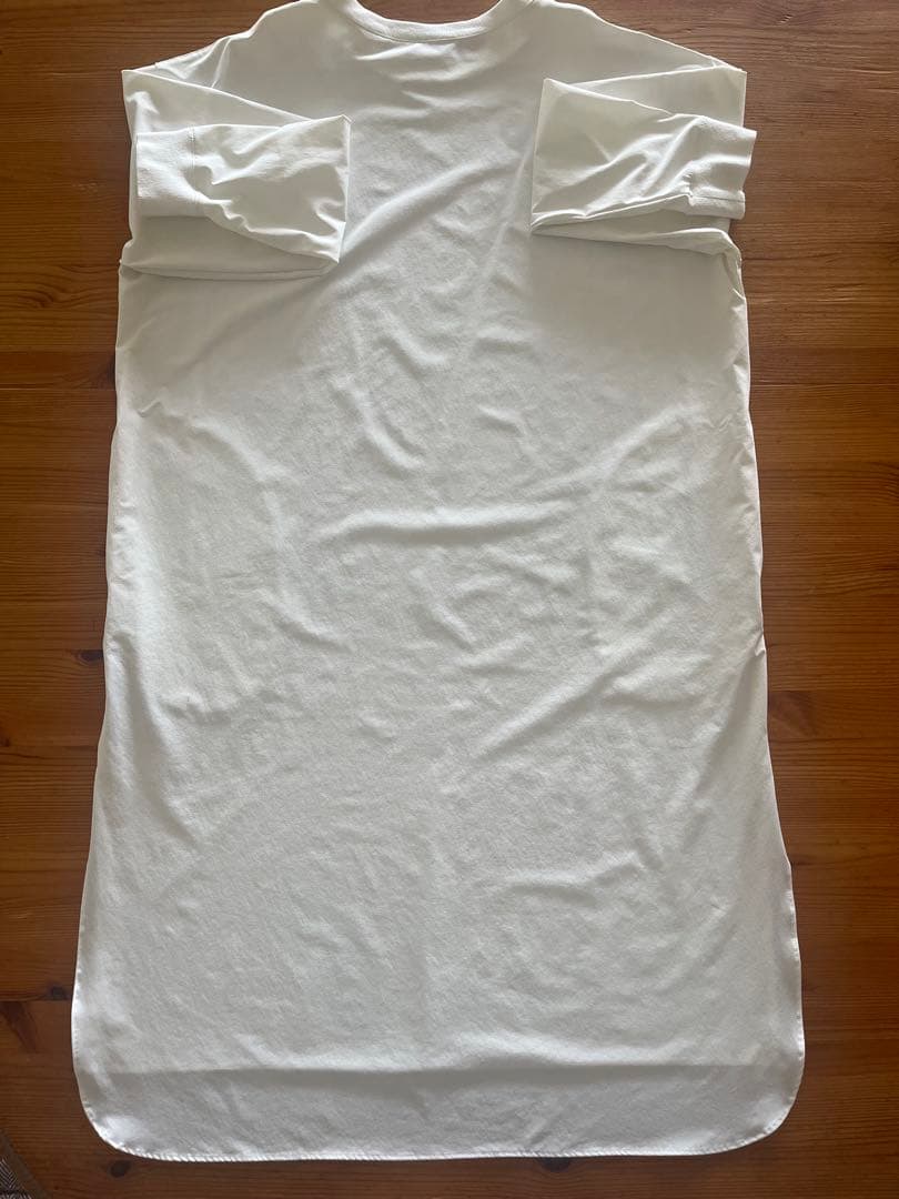 OUR　アワーホーム　ハリ感素材のチュニック丈プルオーバー　ホワイト