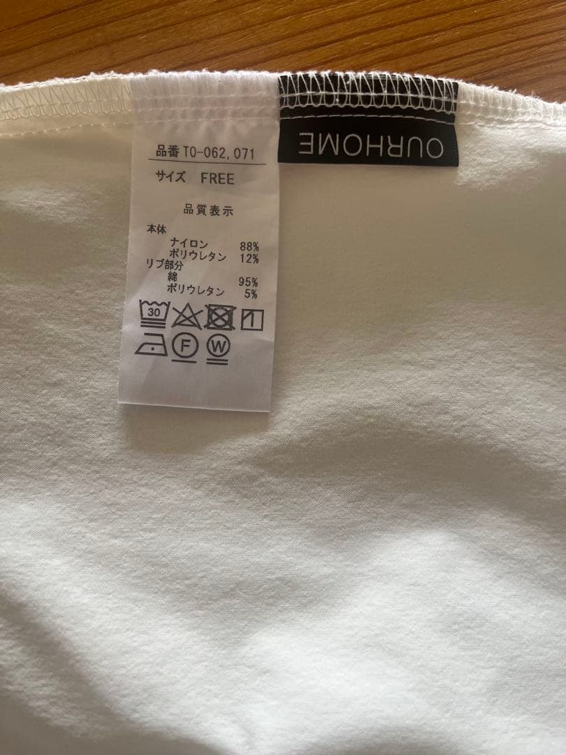 OUR　アワーホーム　ハリ感素材のチュニック丈プルオーバー　ホワイト