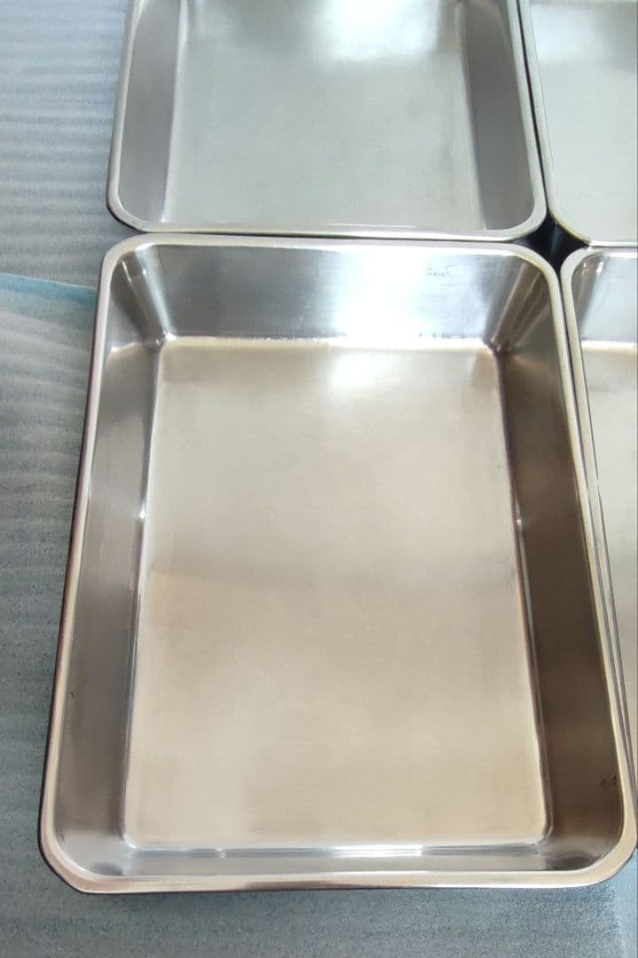 業務用　蓋付きステンレスバット8枚取 4個セット　縦　約41cm　横　約29cm
