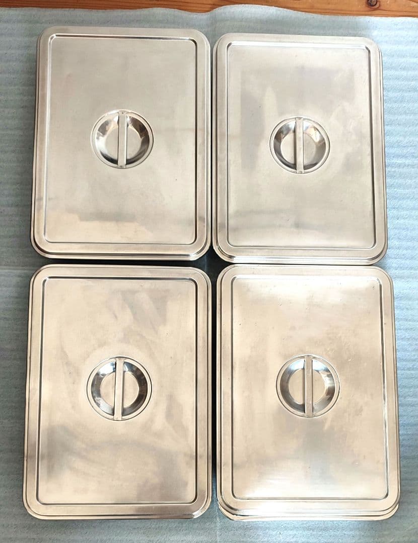 業務用　蓋付きステンレスバット8枚取 4個セット　縦　約41cm　横　約29cm