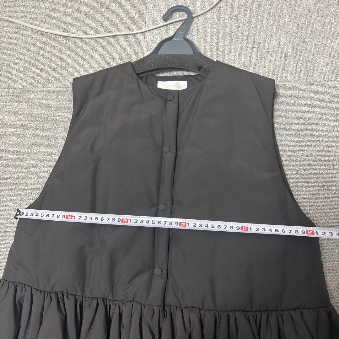 ブラック フリル裾 ノースリーブベスト