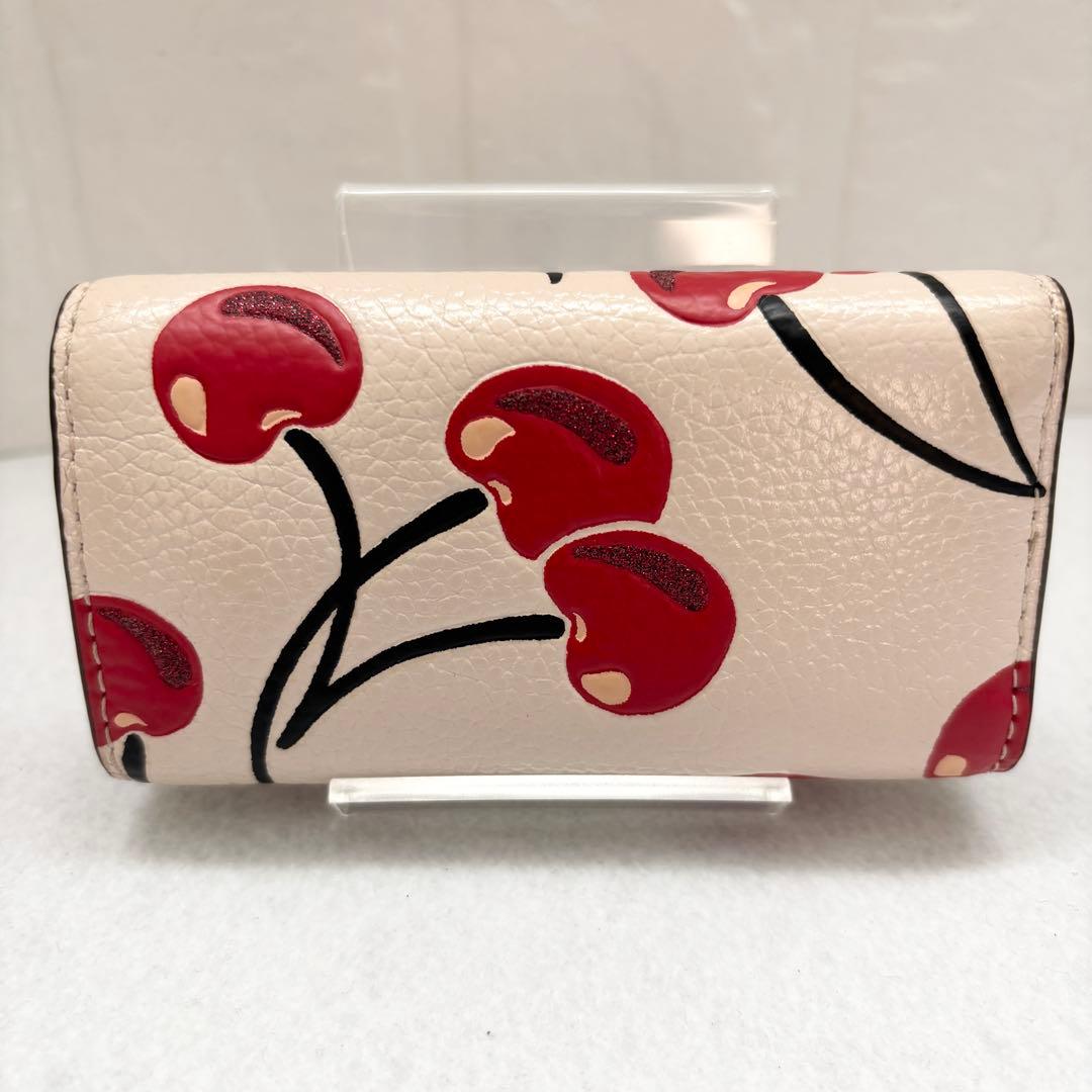【美品】COACH コーチ チェリー柄 キーケース　ホワイト　ペブル　レザー