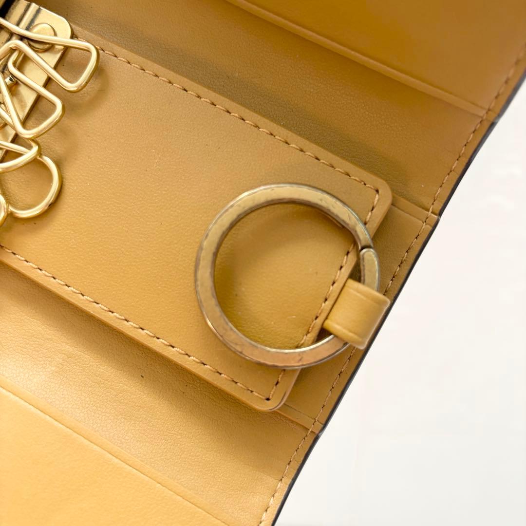 【美品】COACH コーチ チェリー柄 キーケース　ホワイト　ペブル　レザー