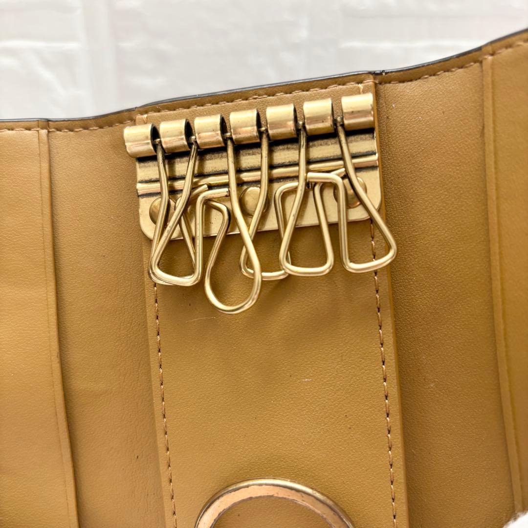 【美品】COACH コーチ チェリー柄 キーケース　ホワイト　ペブル　レザー