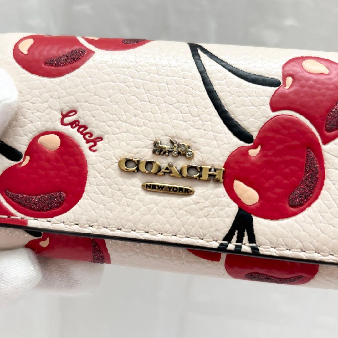 【美品】COACH コーチ チェリー柄 キーケース　ホワイト　ペブル　レザー