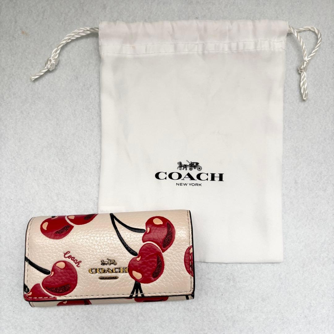 【美品】COACH コーチ チェリー柄 キーケース　ホワイト　ペブル　レザー