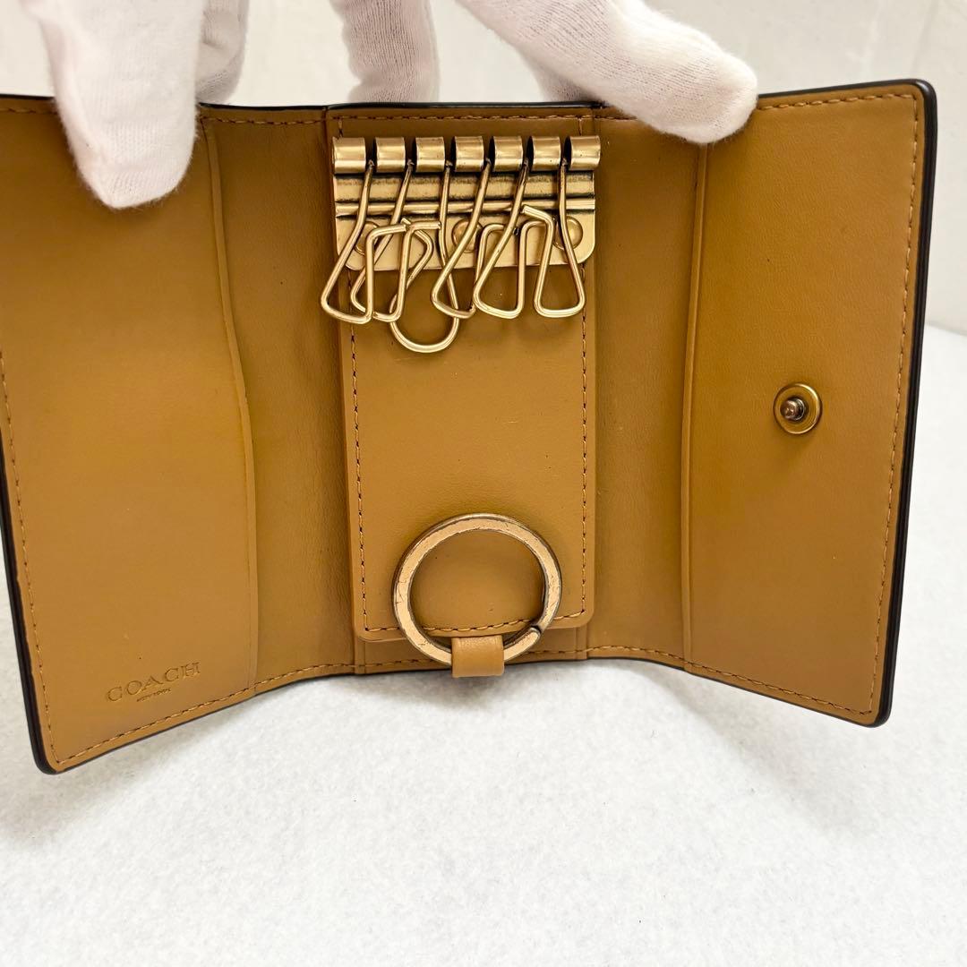 【美品】COACH コーチ チェリー柄 キーケース　ホワイト　ペブル　レザー