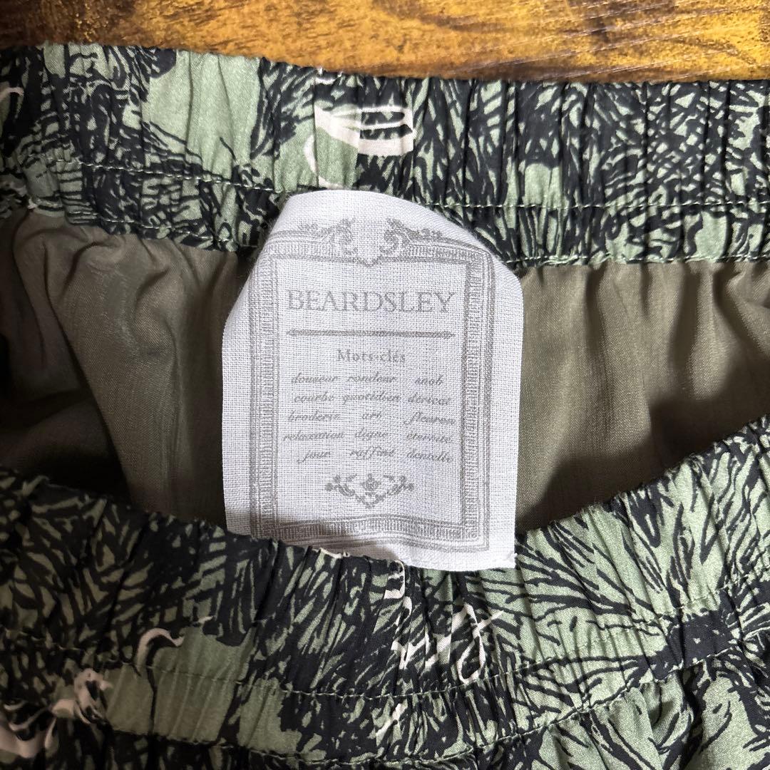 【美品】 ビアズリー フラワープリントパンツ