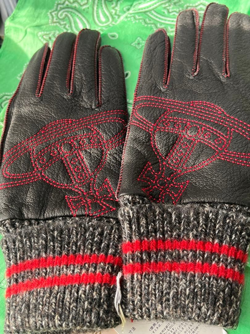 本日お得！Vivienne Westwood新品羊革ウール黒グローブ激可愛い！