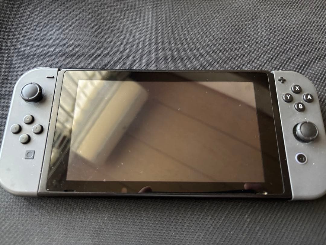 t*3様 【週末値下げ】NintendoSwitch 本体 ジョイコン、充電器付