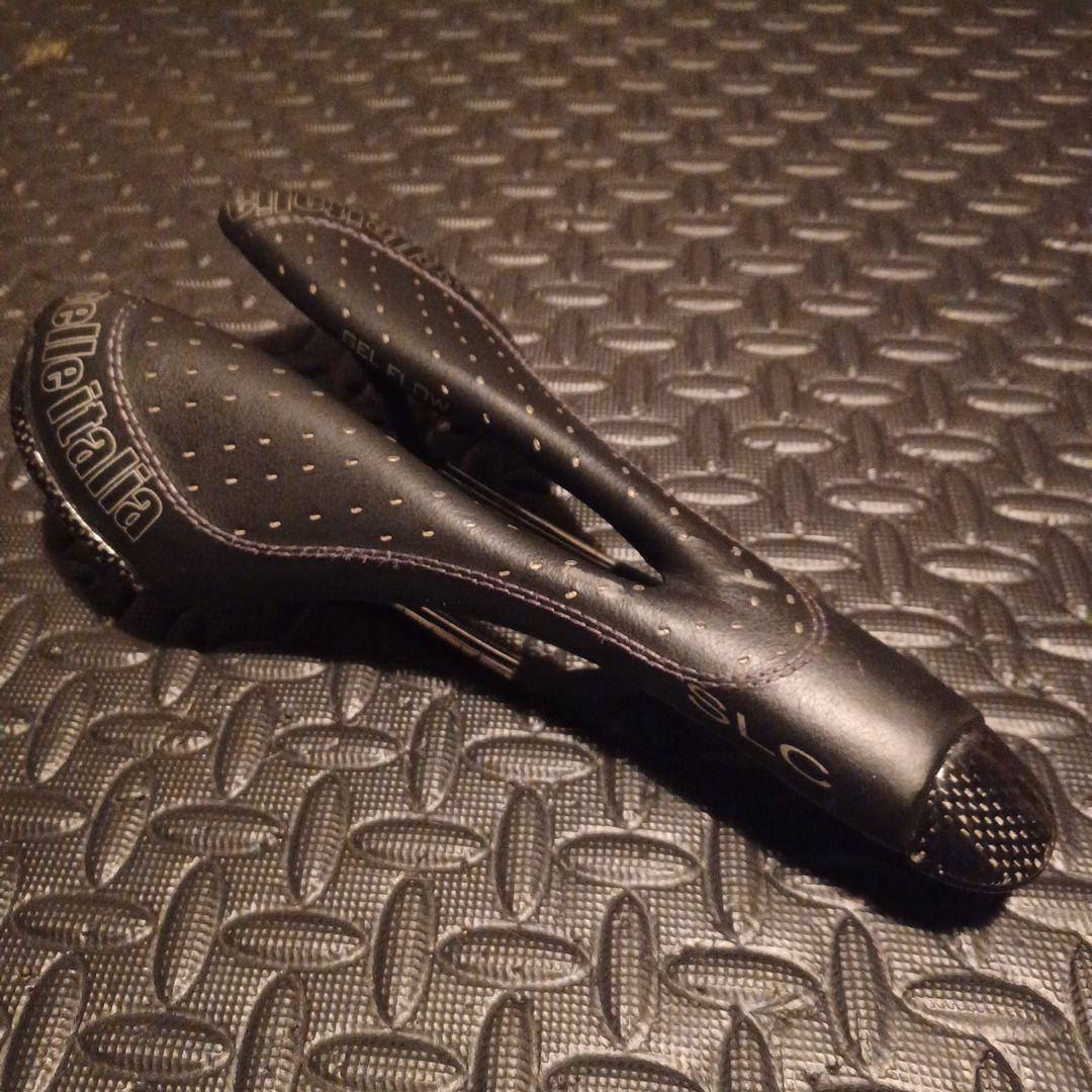 セライタリア カーボン 牛革 サドル