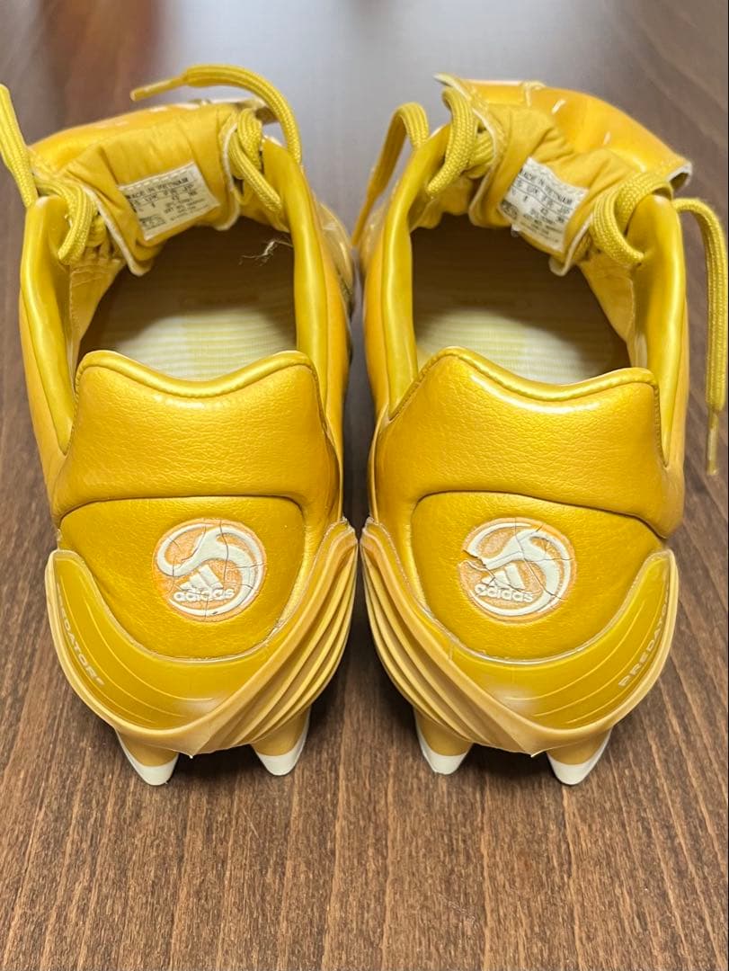 adidas プレデター イエロー