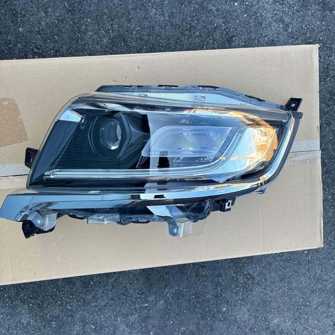 スズキ　スペーシアMK53S 左ヘッドライト