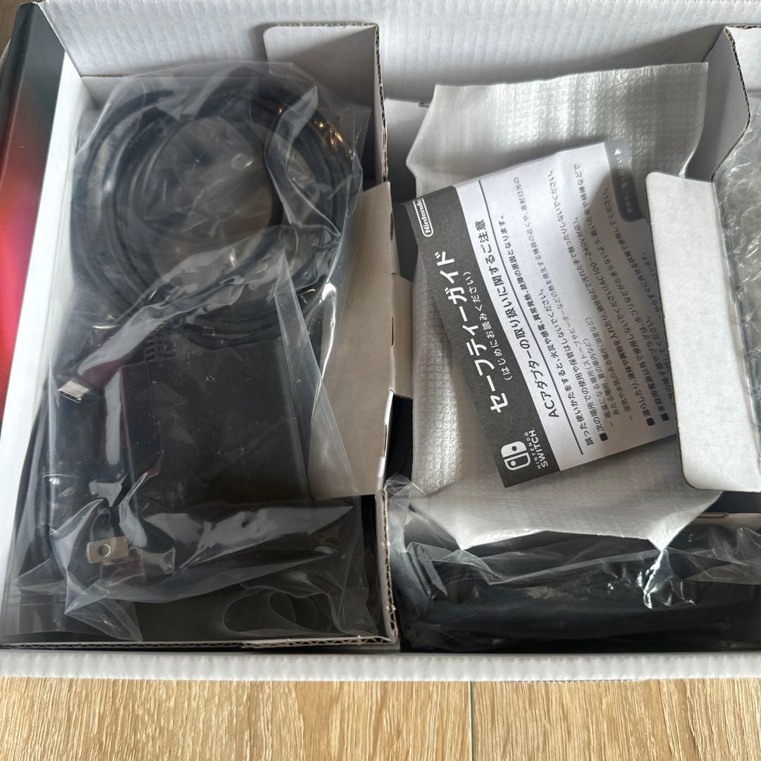 任天堂Switch本体　付属品、箱、フィルム付き