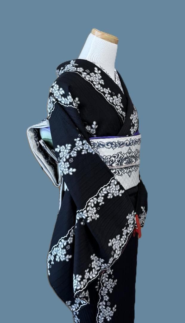 専用：着物８　松田聖子　小花スカラップ柄袷着物　黒　正絹　身丈１６９裄丈６９.５