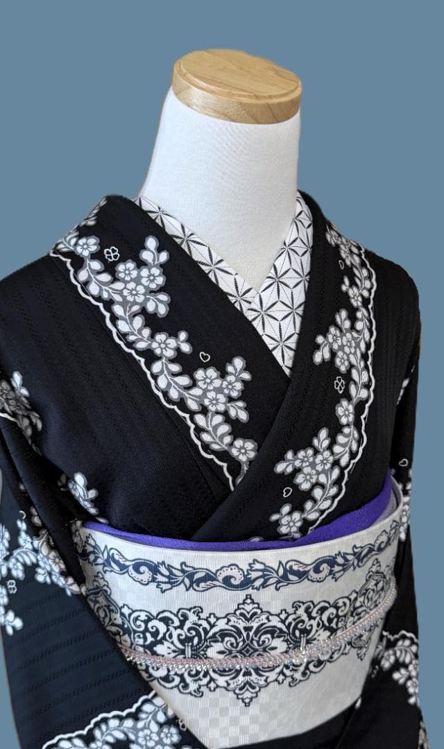 専用：着物８　松田聖子　小花スカラップ柄袷着物　黒　正絹　身丈１６９裄丈６９.５