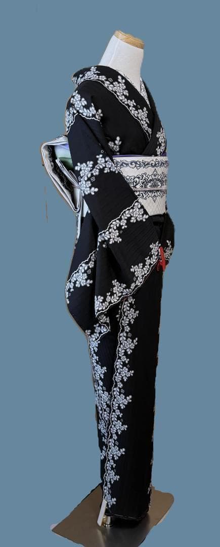 専用：着物８　松田聖子　小花スカラップ柄袷着物　黒　正絹　身丈１６９裄丈６９.５