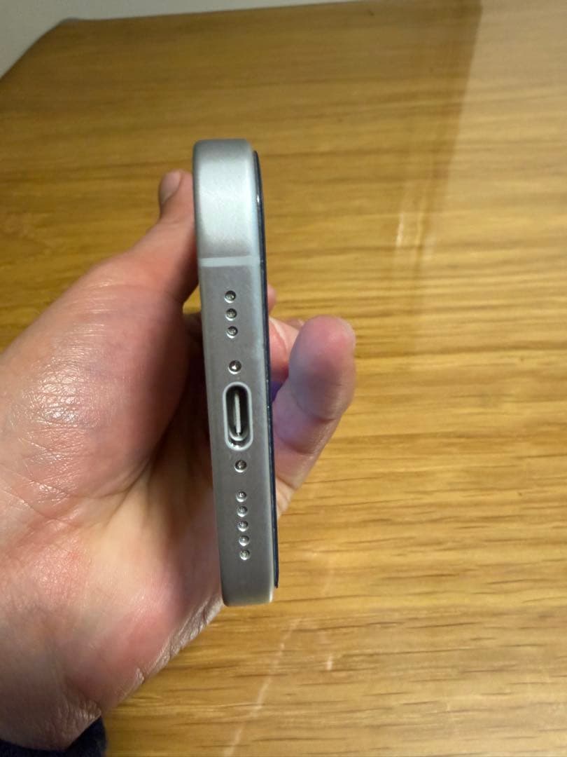 【極美品】iPhone17ホワイト 本体