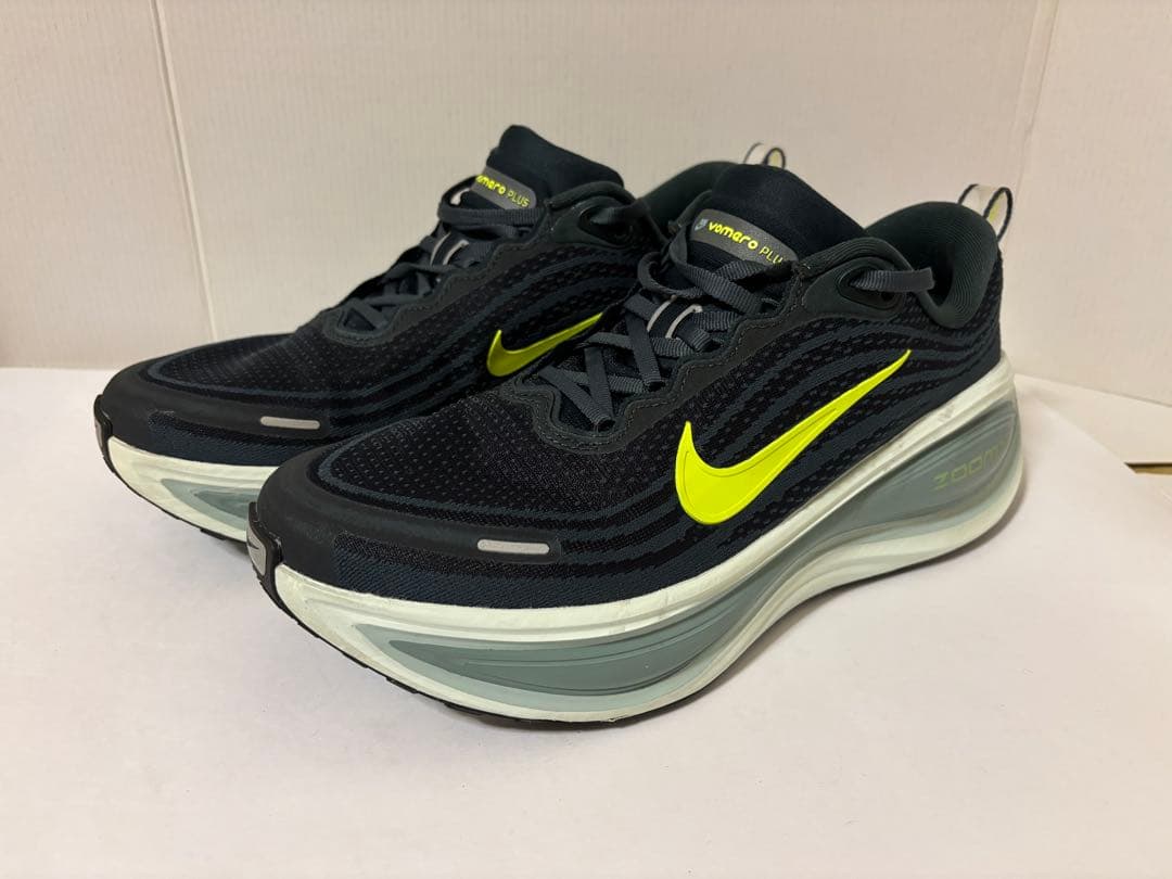 NIKE VOMERO PLUS ナイキ ボメロプラス　27.0cm