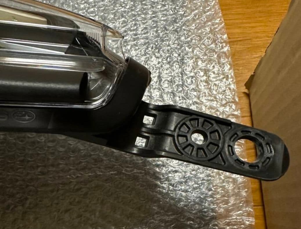 インプレッサ クロストレック GUD GUE 純正 右 ヘッドライト 4A