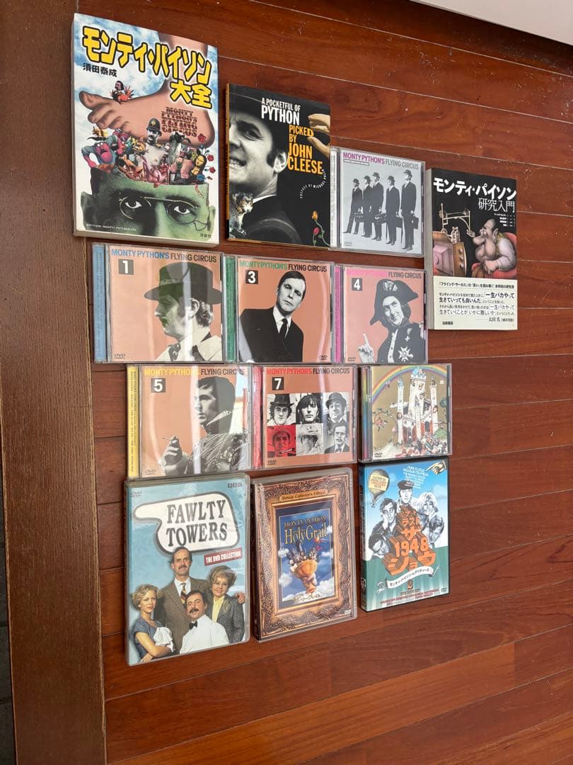 モンティパイソン　DVD,書籍一式