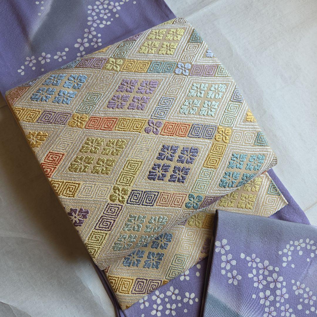 やさしいベージュ　菱取花菱文の袋帯