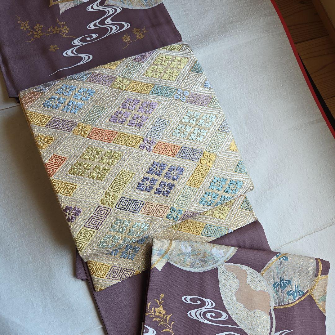 やさしいベージュ　菱取花菱文の袋帯