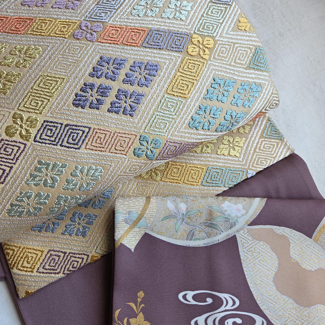 やさしいベージュ　菱取花菱文の袋帯